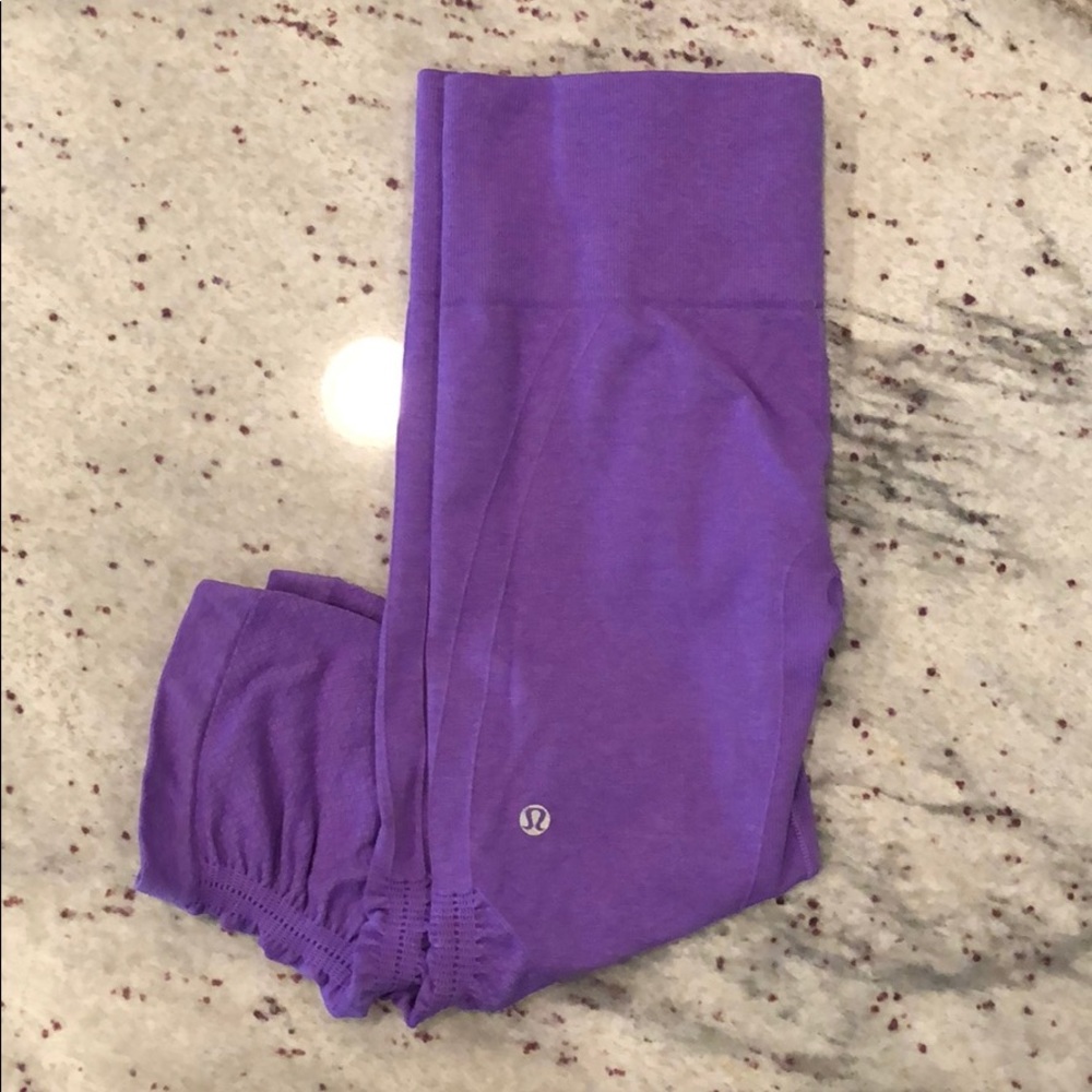 Lululemon In The Flow Crop - Size 8!